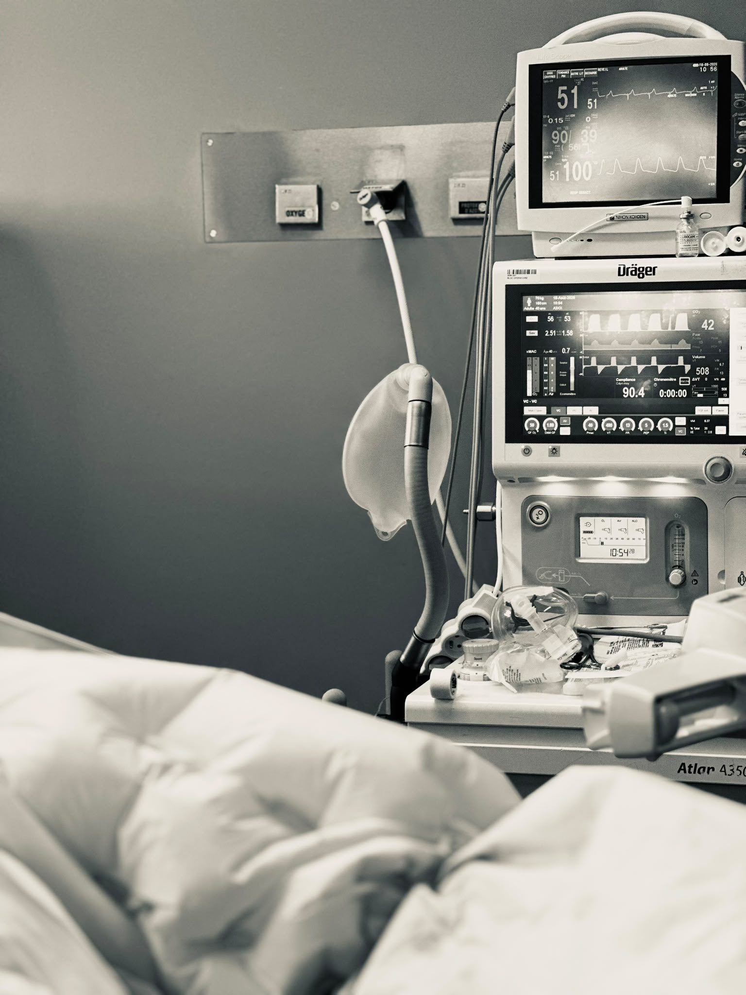 Respirateur d'anesthésie et moniteur de constantes vitales au chevet du lit patient — équipement de surveillance de dernière génération